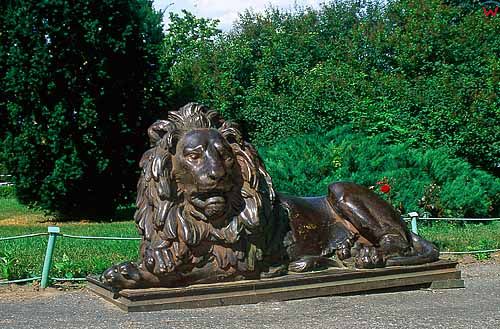 Lew przed palacem w Judytach